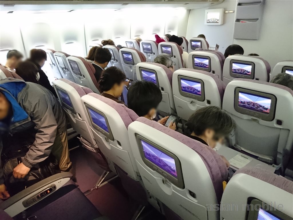 今や貴重なジャンボジェット 747 400 の２階席ビジネスクラスを台湾路線で体験 アジア旅行とモバイルとネコの情報サイト