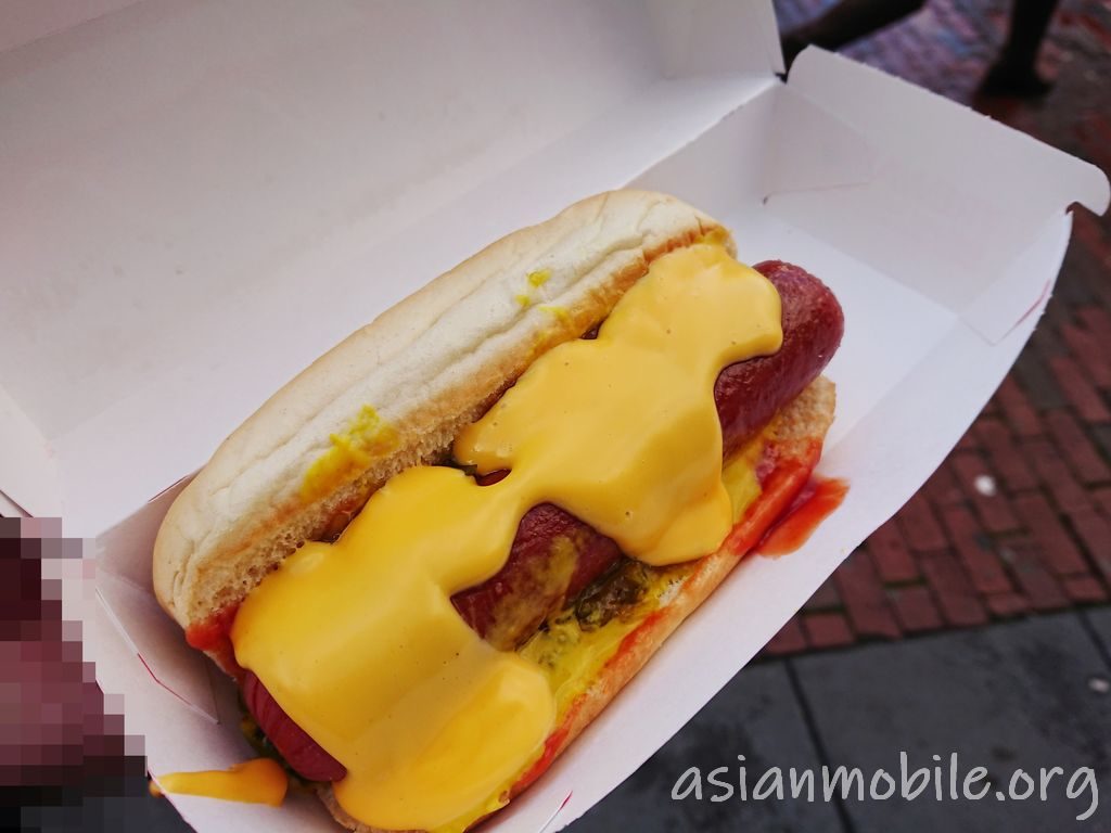 本場アメリカのセブンイレブンで本場のホットドッグを食べる アジア旅行とモバイルとネコの情報サイト